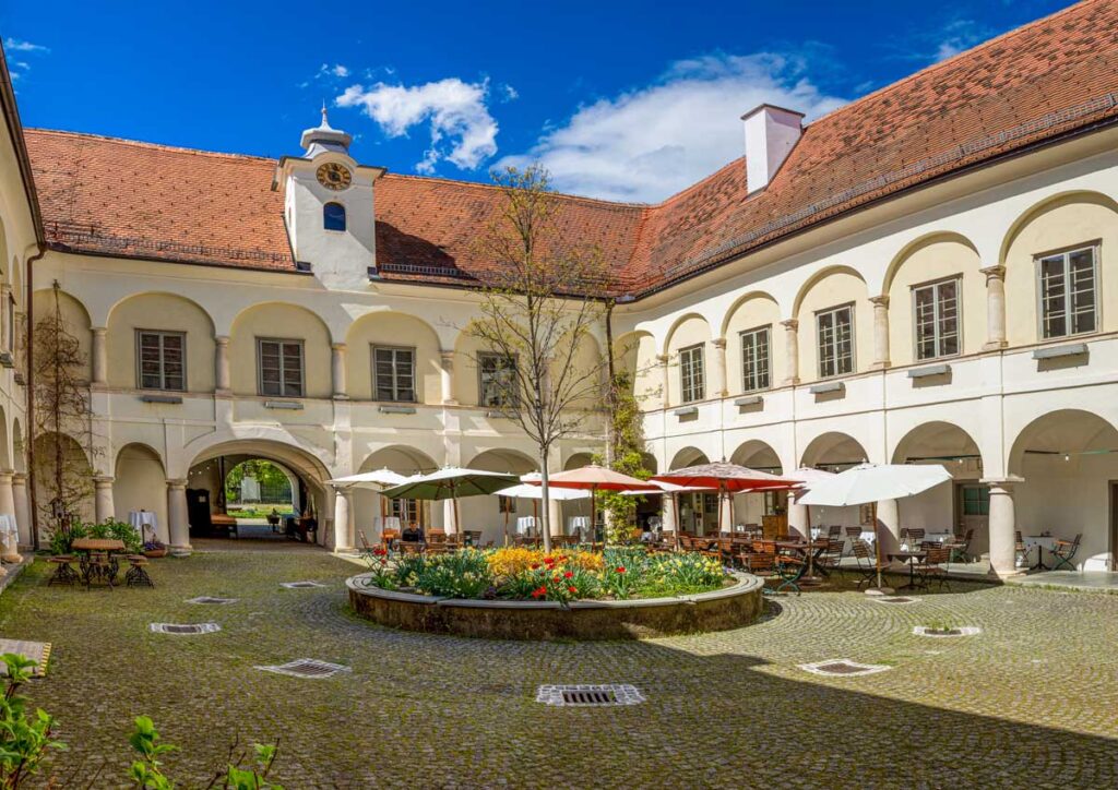Der Innenhof des Schloss Retzhof