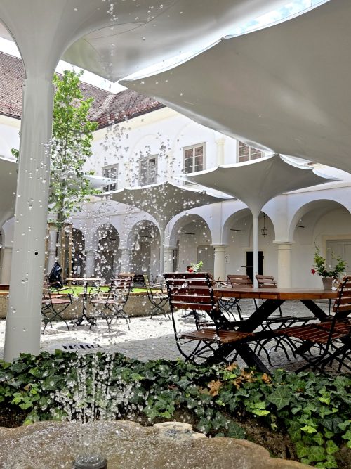 Innenhof Brunnen_hoch
