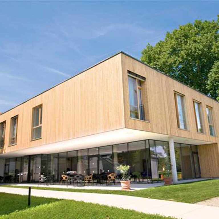 Das modern und mit Holz renovierte Gästehaus